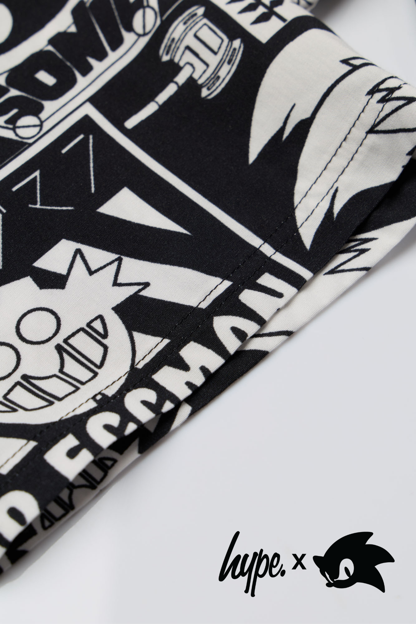 Hype x Sonic The Hedgehog™ Mens Black Retro Resort Shirt